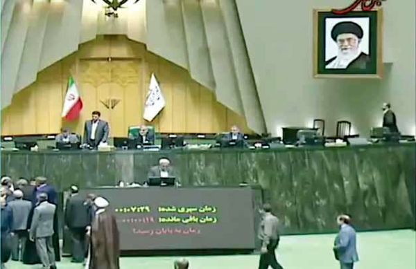 برانگیختگی و «روحانیستیزی» در خانه ملت!