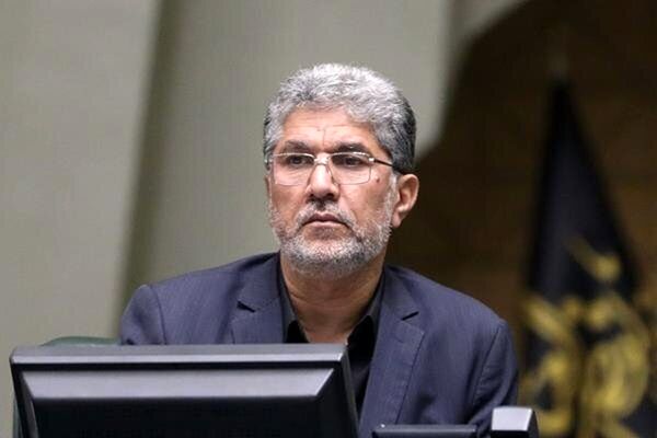 

رسایی و ثابتی برای خودشان گفتند 

بنزین گران نمی‌شود