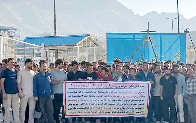 معطلی یک‌ساله کارگران اخراجی

 برای تسویه‌حساب