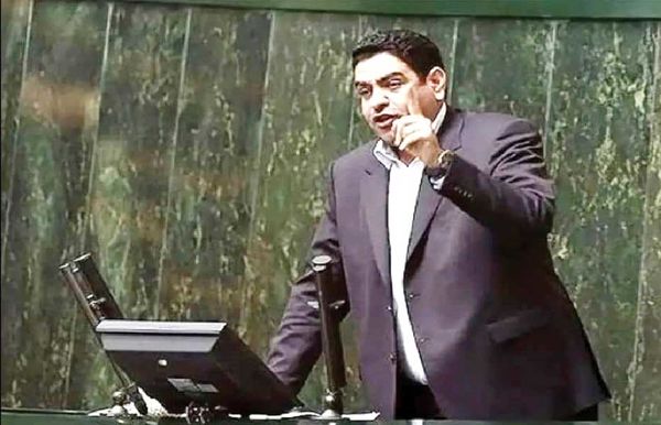 
مردم زیر پست تندروها حرف‌های زشت می‌زنند