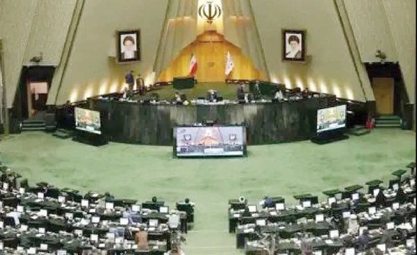 
بانک‌های ناتراز منحل یا ادغام شوند