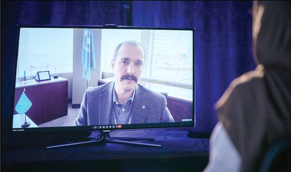 
 با آب تجدیدناپذیر بادمجان، گوجه و خیار می‌کارند