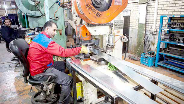 
نمایندگان مجلس صلاحیت تعیین دستمزد کارگران را ندارند