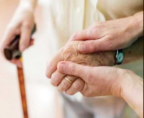 «سالمندان زن مطلقه» به شدت درمعرض فقر سالمندی قرار میگیرند