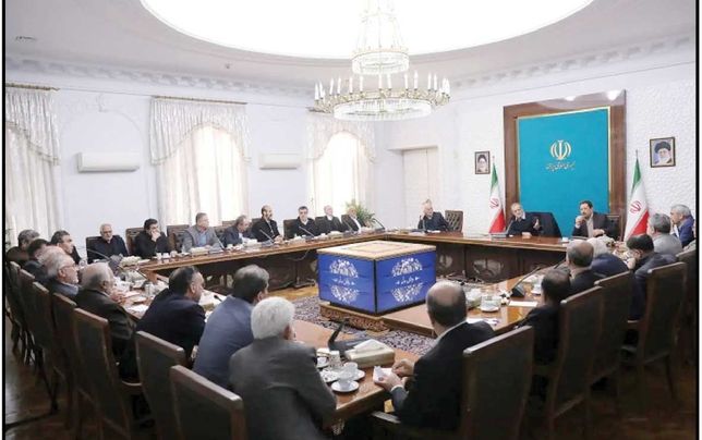 
حل مشکلات اصناف و بازاریان وظیفه دولت است