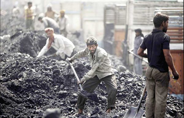 نگرانی کارگران زغال‌سنگ البرز شرقی از عدم پرداخت بموقع حق بیمه‌ها