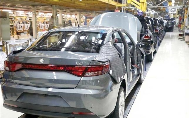 
۴۰ سال با شعار حمایت از تولید خودروی داخلی در حق مردم اجحاف کردیم