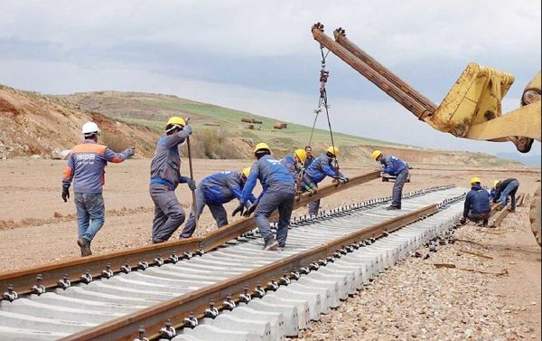 تبعیض بین کارگران قراردادی و شرکتی به درمان هم رسیده است