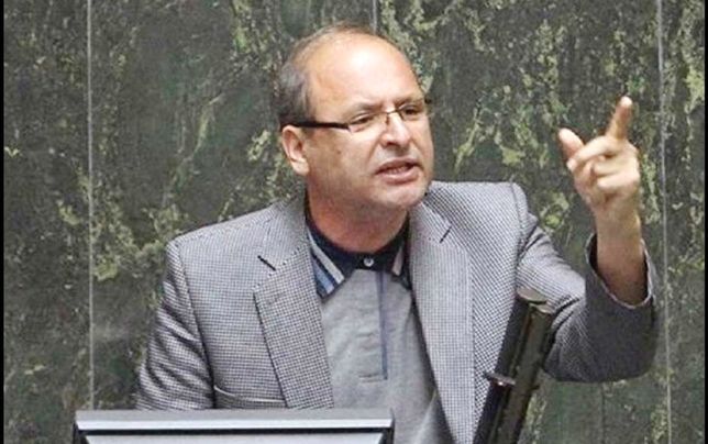 
در شهرستان‌ها پول داده‌ بودند که افراد در تظاهرات شرکت کنند و شعار بدهند