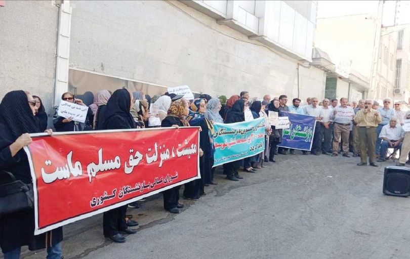بازنشستگان کشوری خواستار افزایش  70درصدی حقوق شدند