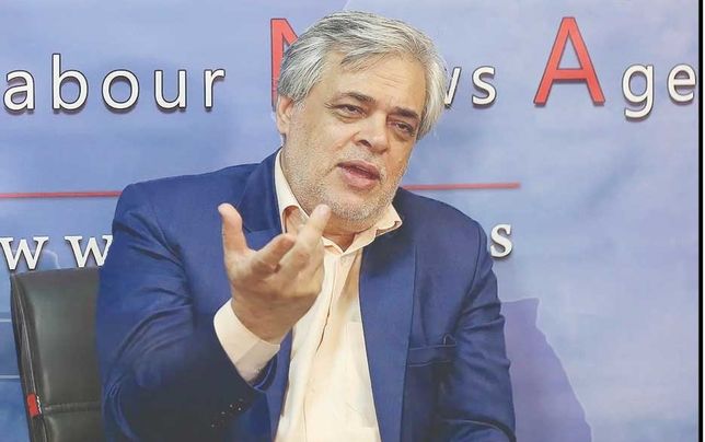 
پزشکیان می‌تواند با یک سطر فرمان،  شورای عالی فضای مجازی را منحل کند