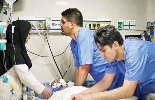 با کمبود ۹۰ تا ۱۰۰ هزار پرستار و تعطیلی بخش‌های بیمارستانی مواجهیم