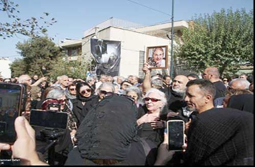 برگزاری مراسم تشییع ثمینه باغچه‌بان 

در اصفهان