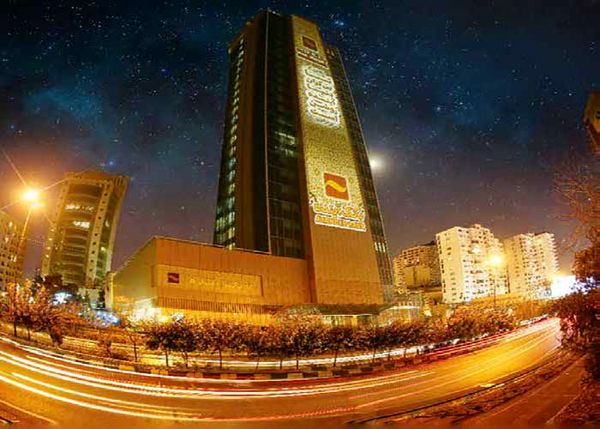 باید با سهامداران «گردن کلفت» بانک آینده برخورد شود