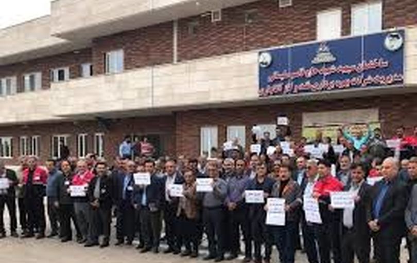 کارگران رسمی شرکت نفت و گاز آغاجاری تجمع کردند