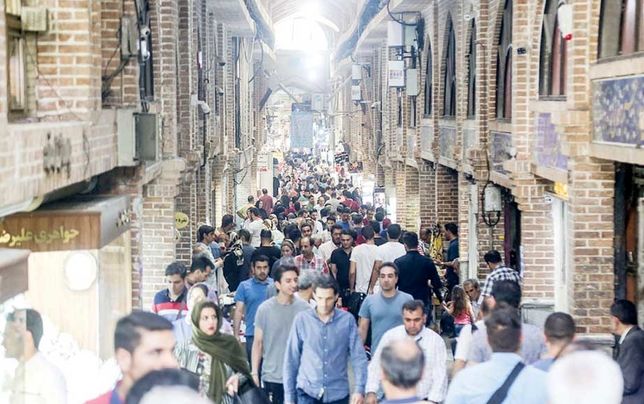 
با توده‌های عظیمِ در جستجوی تغییر، اما درمانده مواجهیم