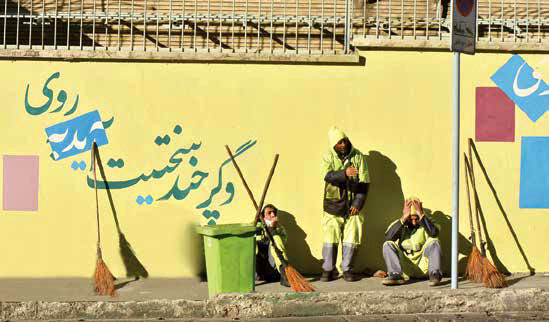 
دولتی که کوچک نشد و کارگرانی که آب رفتند