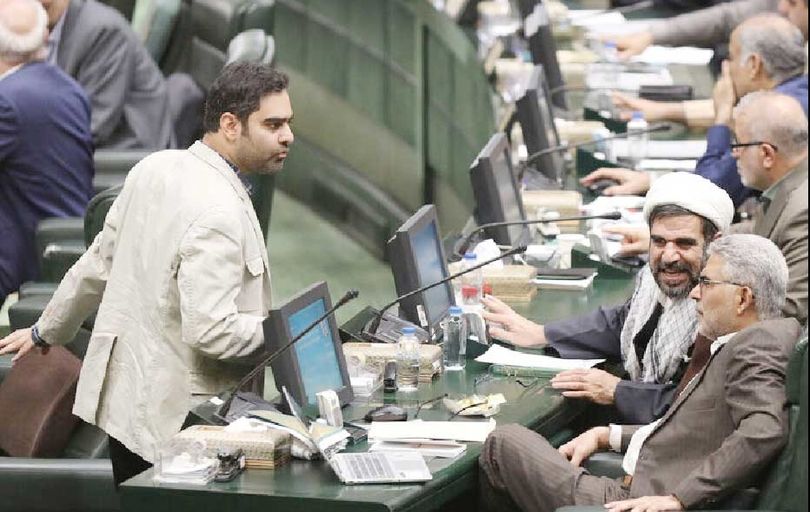 
نماینده مردم یا بلندگوی شایعه‌پراکنی؟