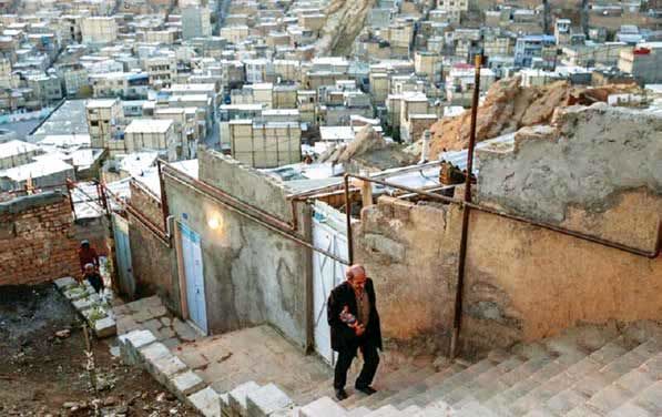 یک عمر دوندگی برای چند متر جای خواب