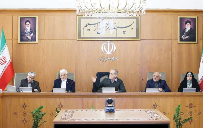 
نباید پست و مقام مبنای دریافت حقوق باشد