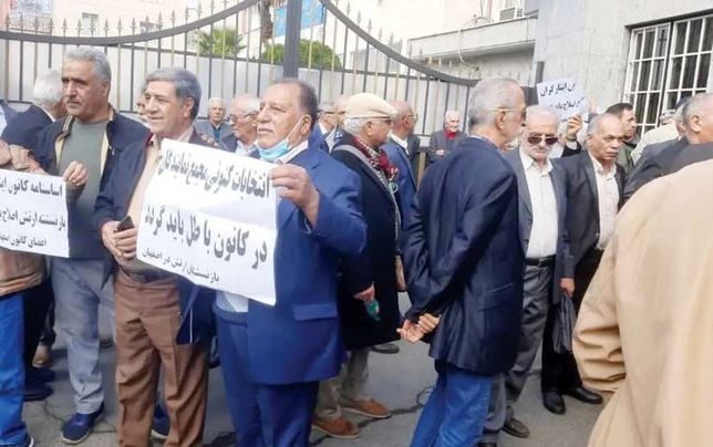 بازنشستگان ارتش تجمع کردند