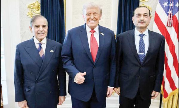 

 پاکستان با بندر پسنی 

به دنبال نزدیکی به آمریکا است