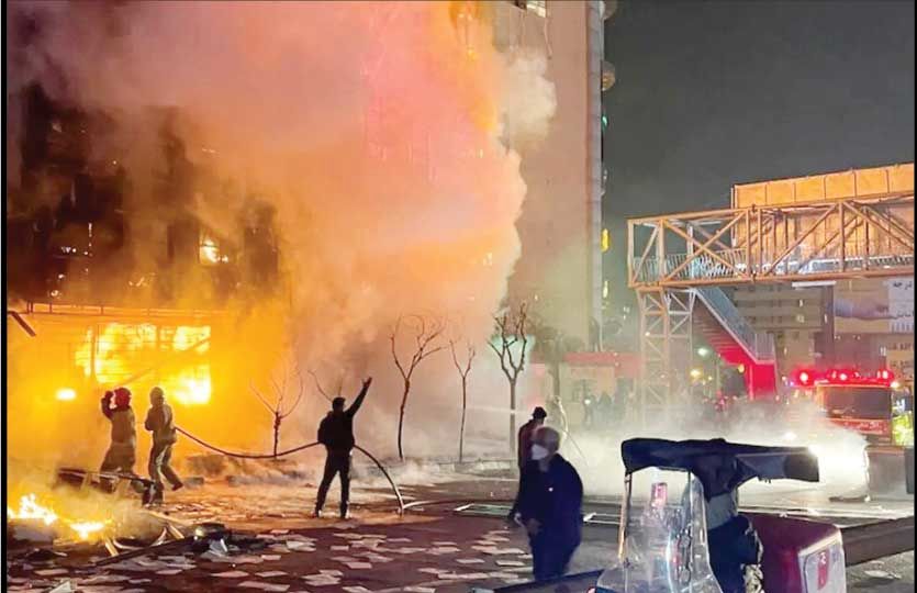 
نظر حاکمیت این است که از خانواده بازداشتی‌های کمتر از ۱۸ سال تعهد بگیرند