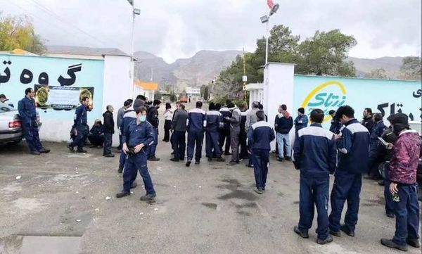 تجمع کارگران «وردار زرتاک» 

در اعتراض به حقوق معوقه