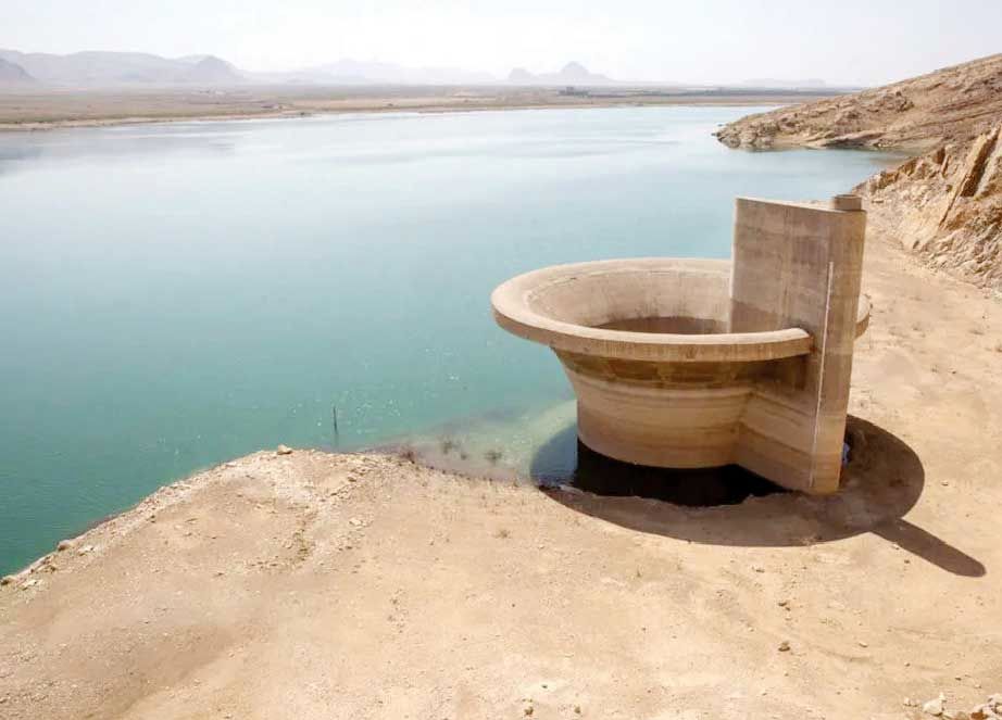 
فلات مرکزی با 10 درصد آب تجدید‌پذیر، 70درصد بارگذاری جمعیتی دارد!