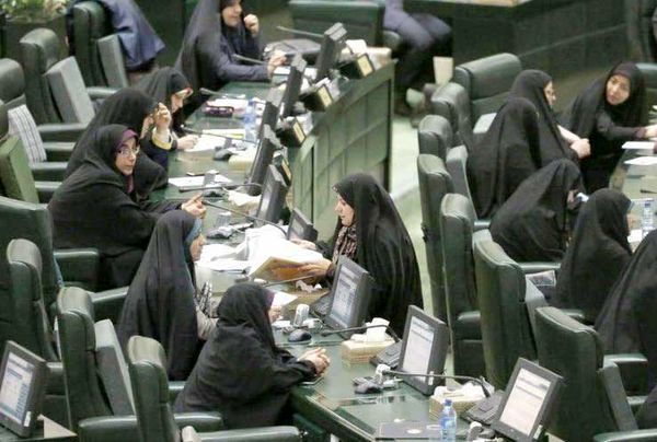 فراکسیون زنان علیه زنان؟!