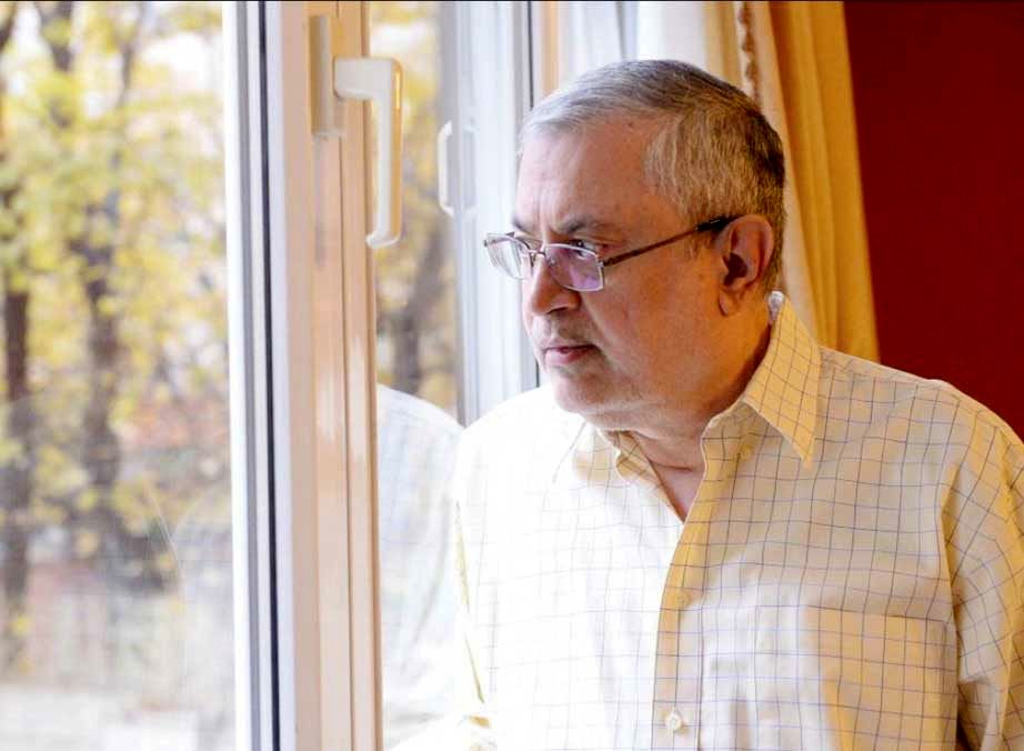 
سیاست ایران گرفتار بی‌آرمانی و موج‌سواری تئوریک است