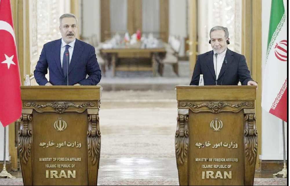 
برای حل موضوع هسته‌ای ایران هر کاری بتوانیم انجام می‌دهیم