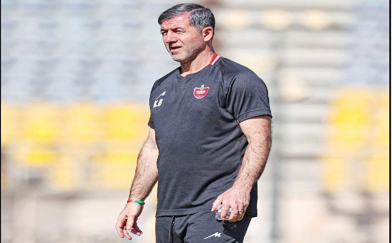 
آقا کریم دوباره روی نیمکت