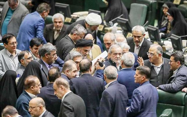 دلار؛ ترجمان سیاست‌ورزی معلق