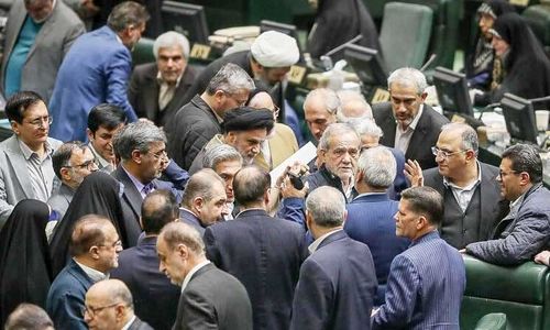 دلار؛ ترجمان سیاست‌ورزی معلق