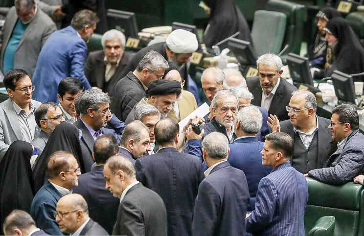 دلار؛ ترجمان سیاست‌ورزی معلق