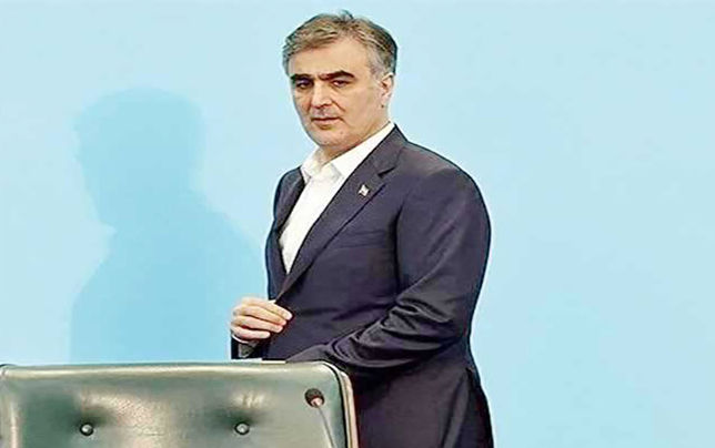 چوب حراج به ذخایر ارزی کشور زد و بدون پاسخگویی می‌رود!