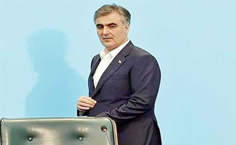 چوب حراج به ذخایر ارزی کشور زد و بدون پاسخگویی می‌رود!