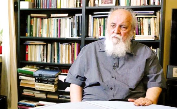 مردن عاشق نمی‌میراندش