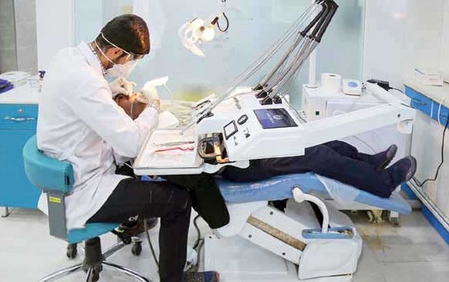 هر بار می‌خندم، خجالت می‌کشم