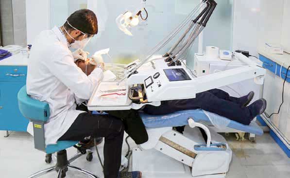 هر بار می‌خندم، خجالت می‌کشم