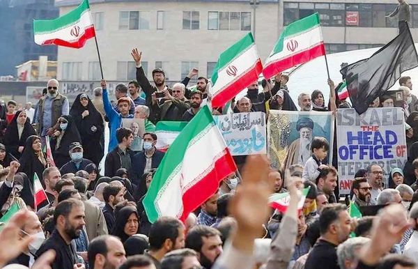 
تجمع تهرانی‌ها در محکومیت حوادث و خشونت‌های اخیر در کشور 